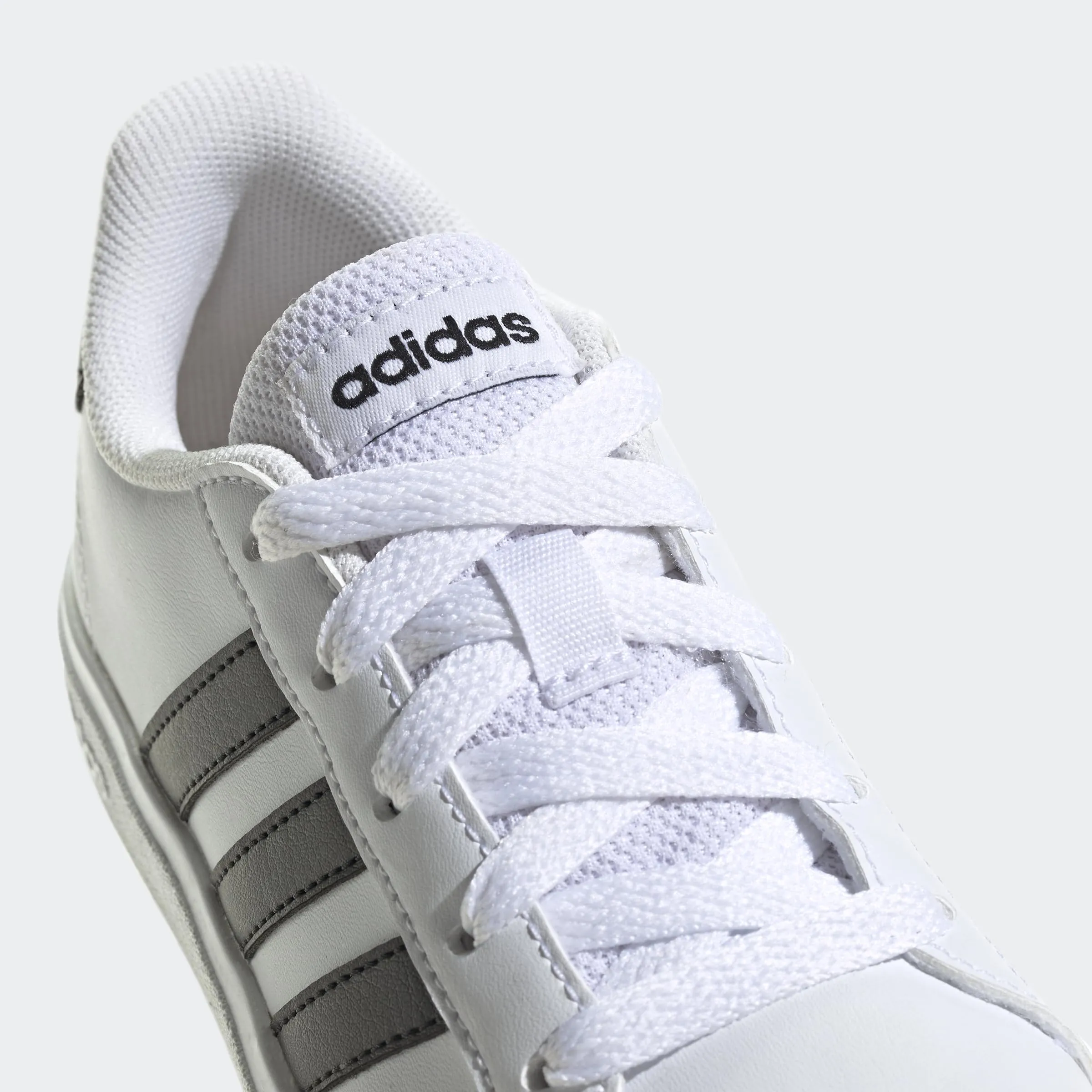adidas Grand Court Lifestyle Tennis Lace-Up Shoes, Zapatillas Unisex niños, Cloud White Core Black Core Black, 40 EU