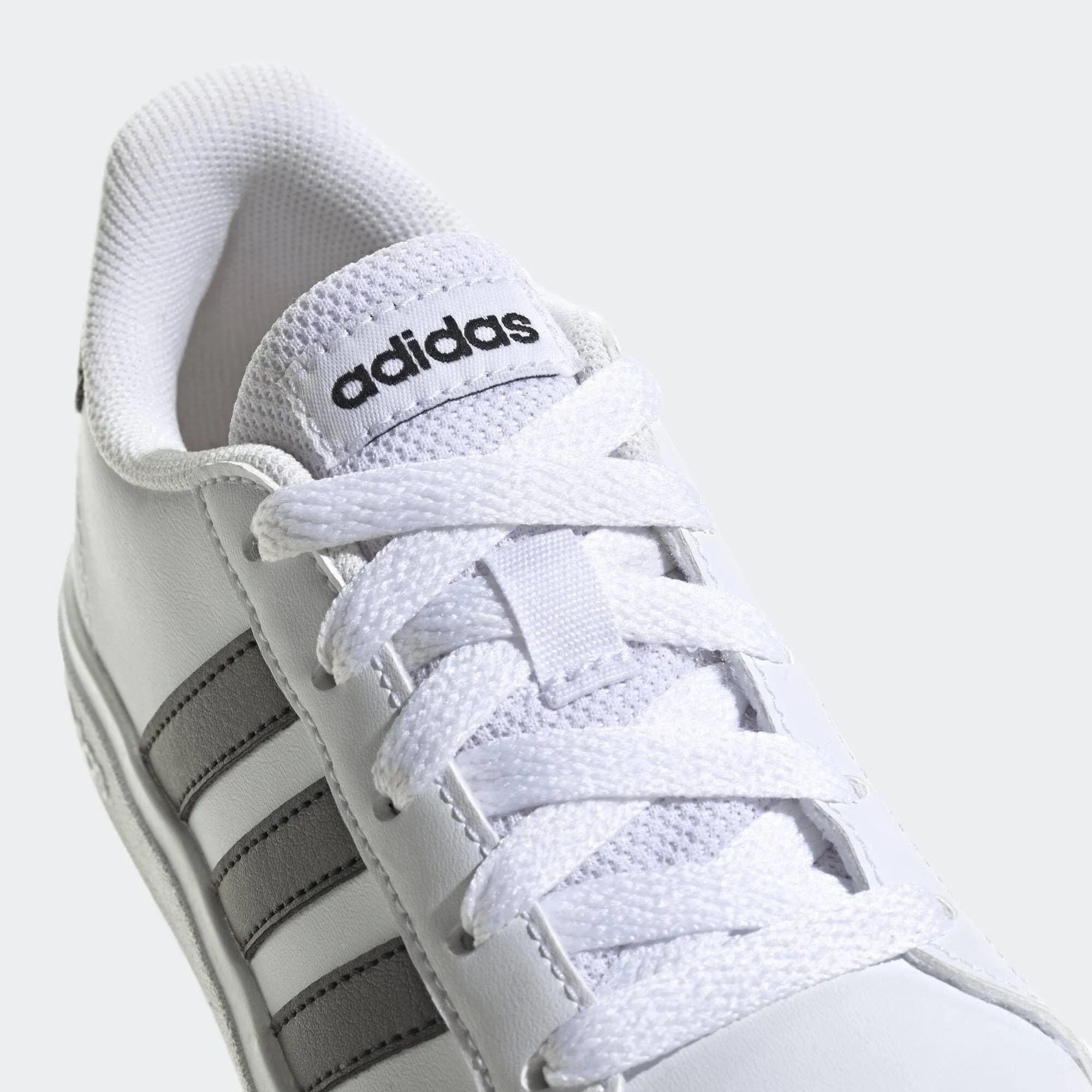 adidas Grand Court Lifestyle Tennis Lace-Up Shoes, Zapatillas Unisex niños, Cloud White Core Black Core Black, 40 EU