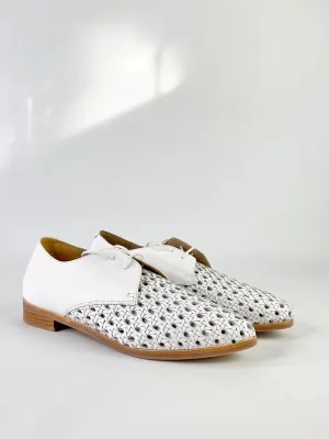 Bared White Leather 'Cockatoo' Lace Ups - EU41