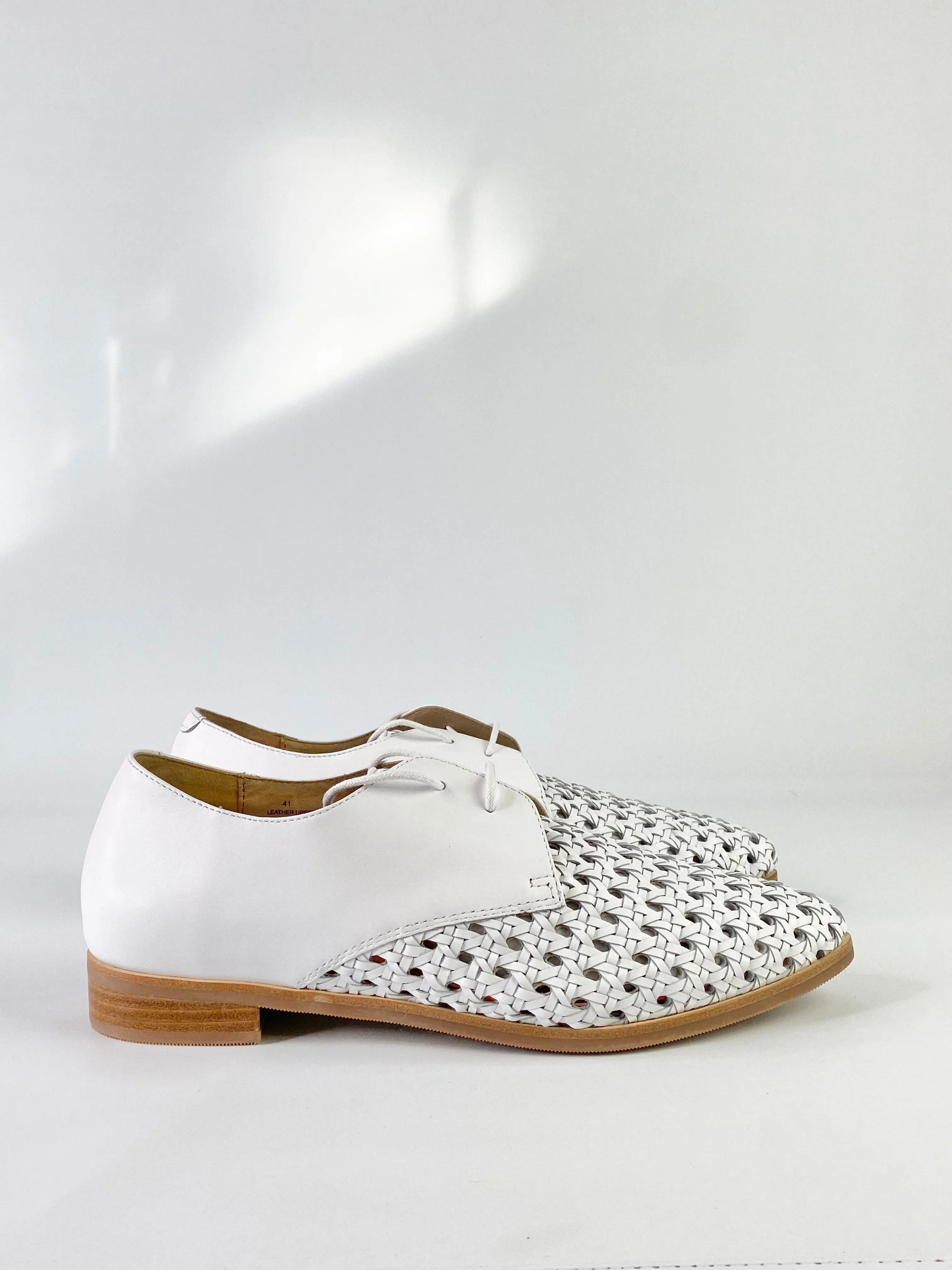 Bared White Leather 'Cockatoo' Lace Ups - EU41