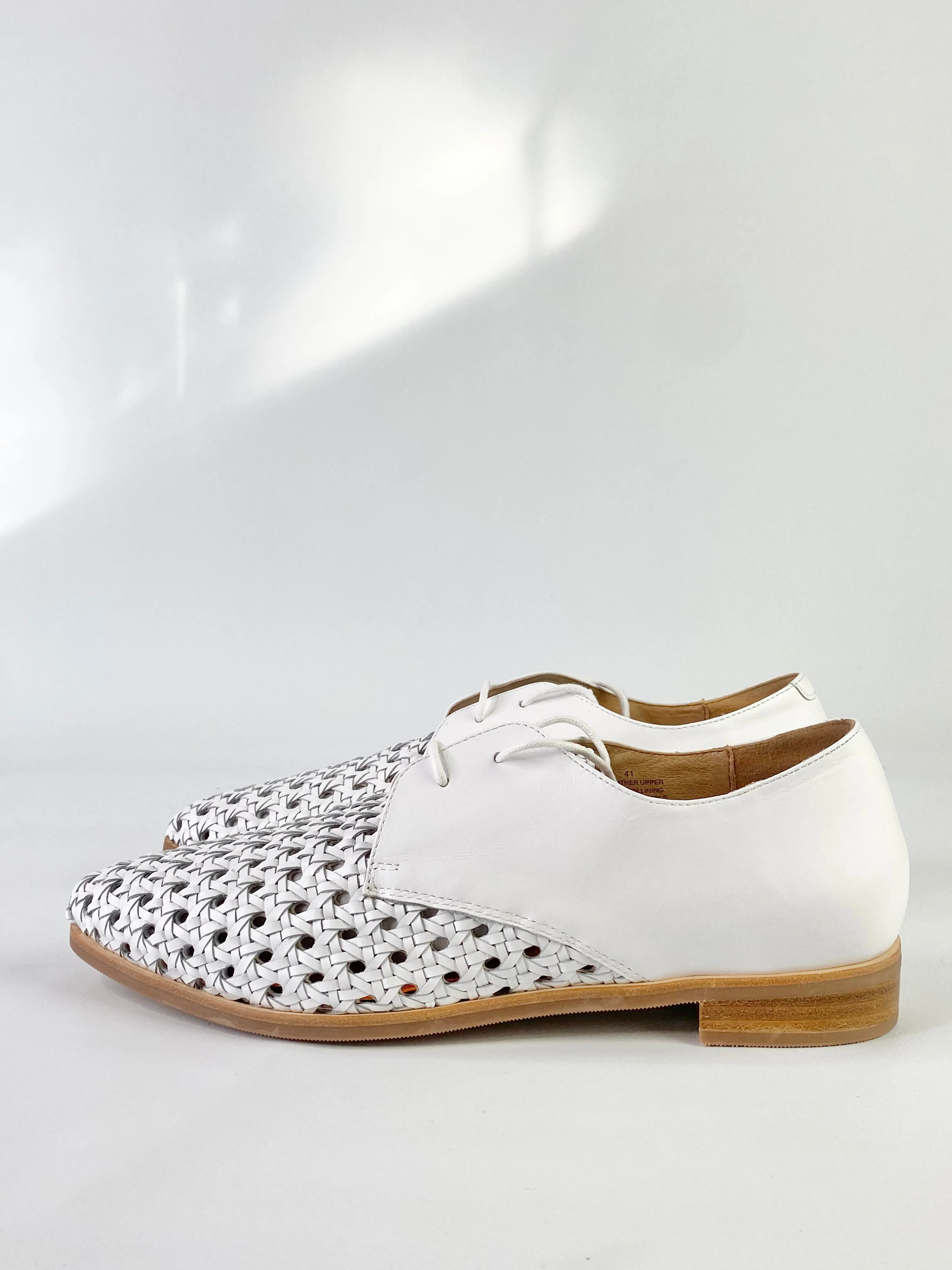 Bared White Leather 'Cockatoo' Lace Ups - EU41