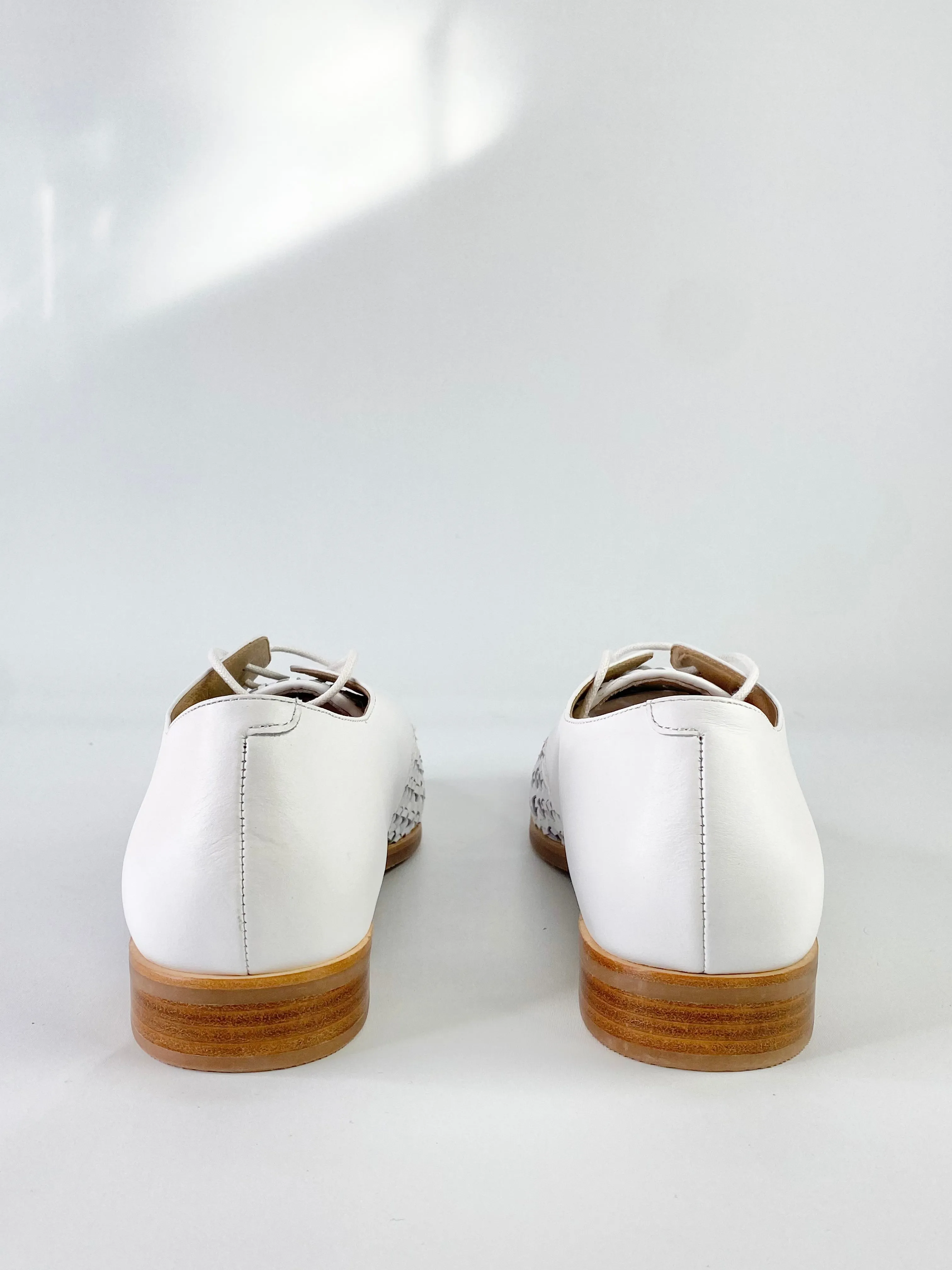 Bared White Leather 'Cockatoo' Lace Ups - EU41