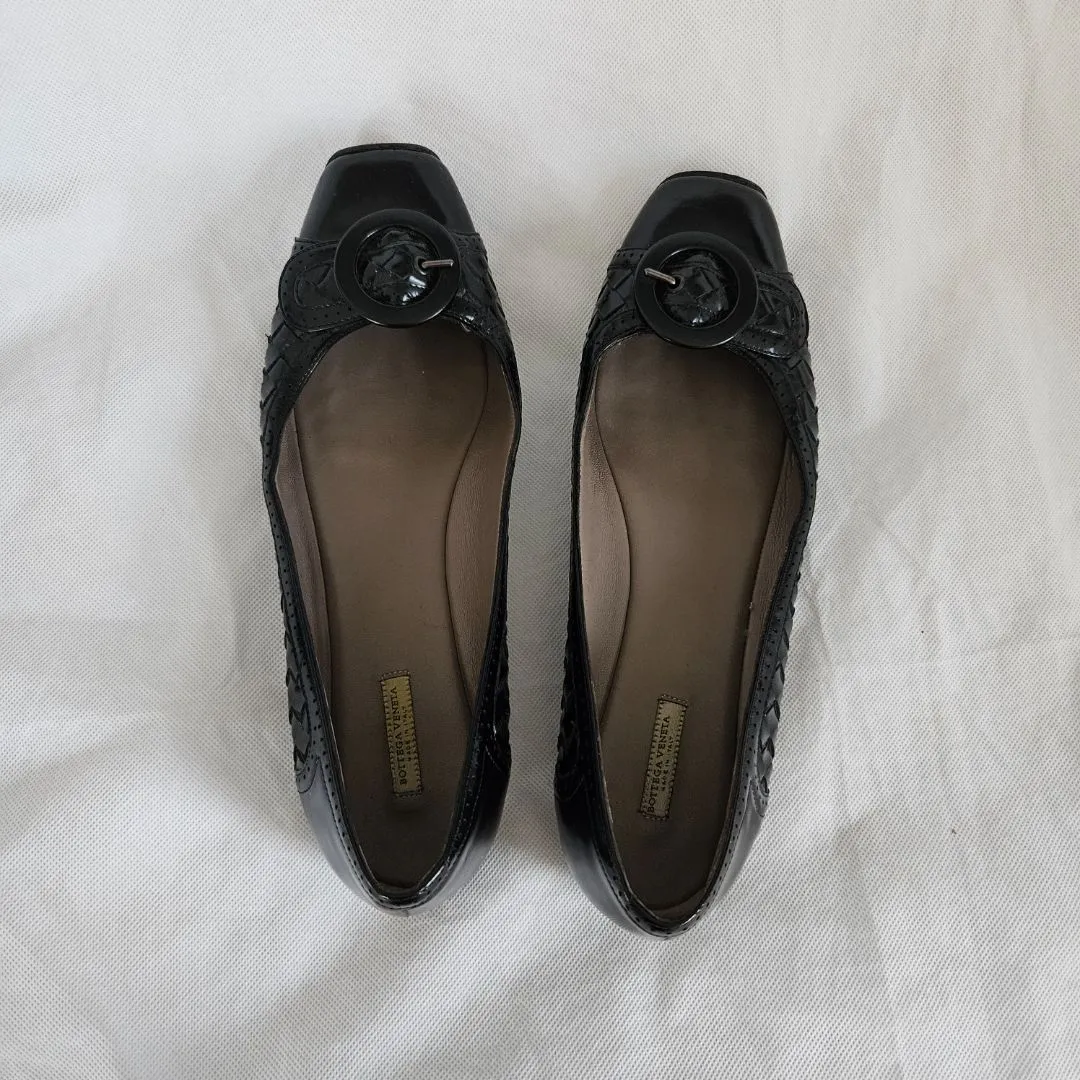 Bottega Veneta black leather square toe flats, 40
