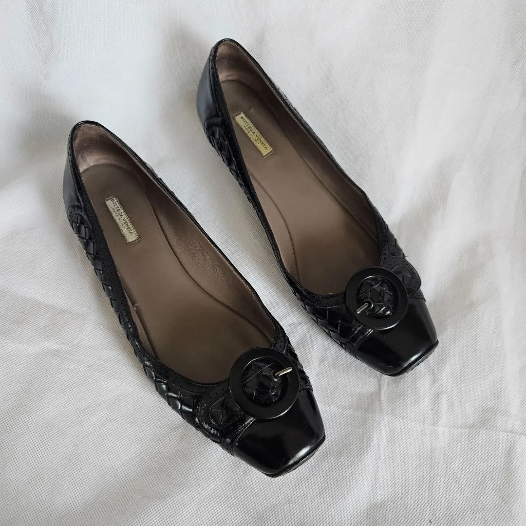 Bottega Veneta black leather square toe flats, 40
