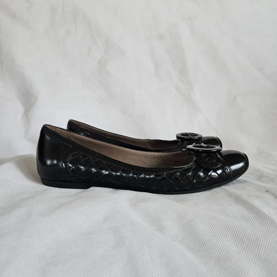 Bottega Veneta black leather square toe flats, 40
