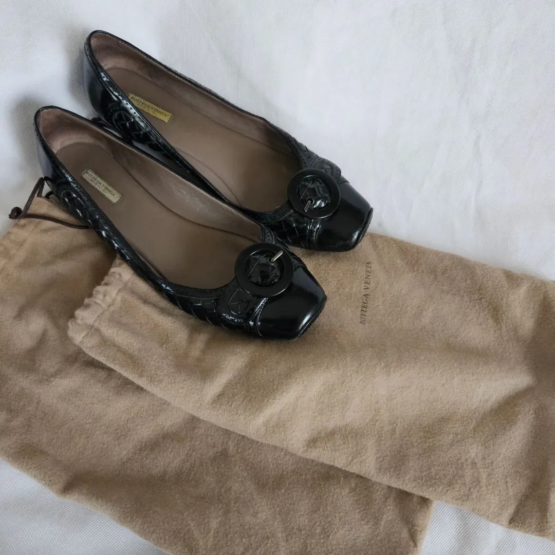 Bottega Veneta black leather square toe flats, 40