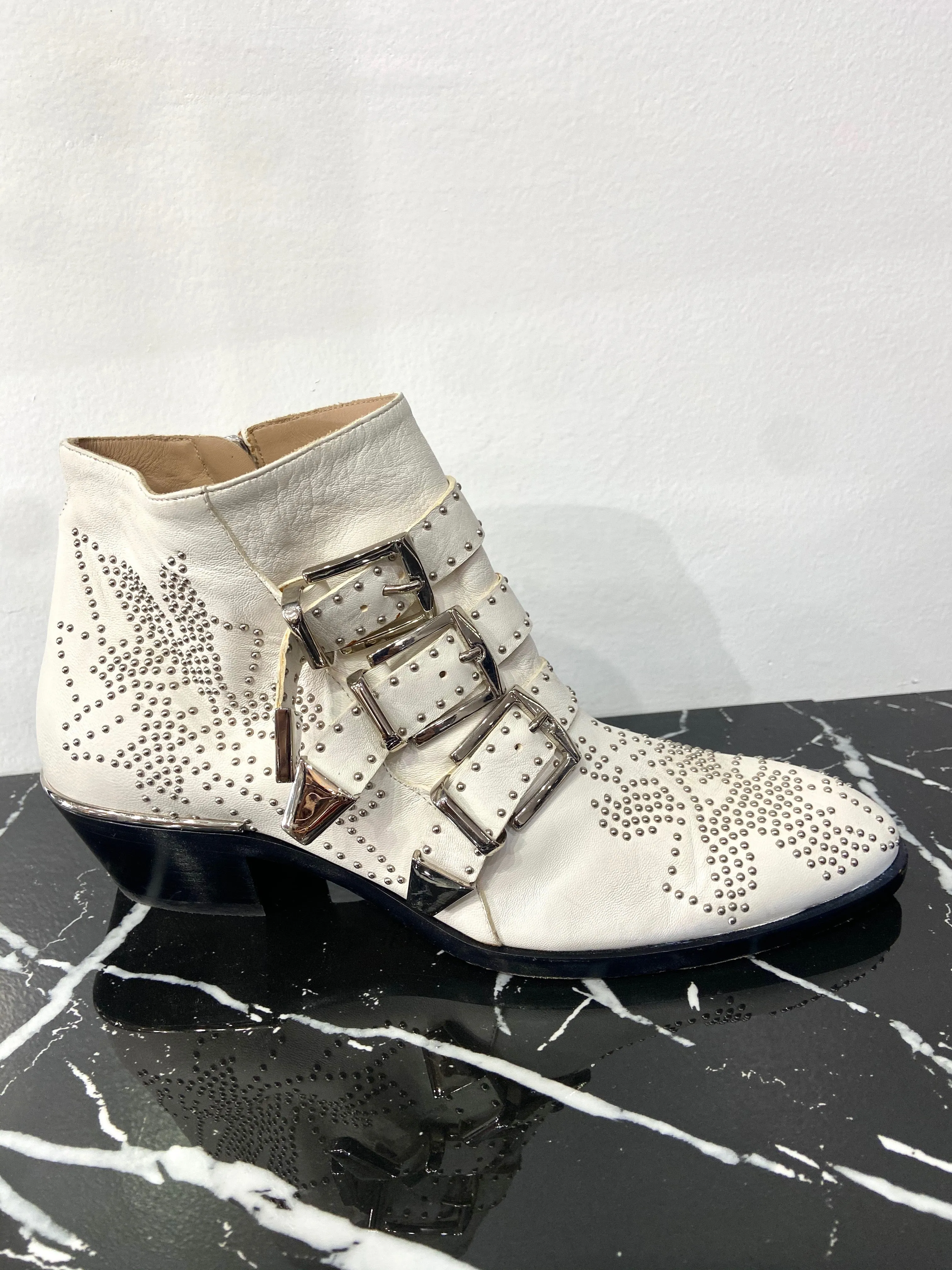 CHLOÉ STUDDED LEATHER SUSANNA ANKLE BOOTIES