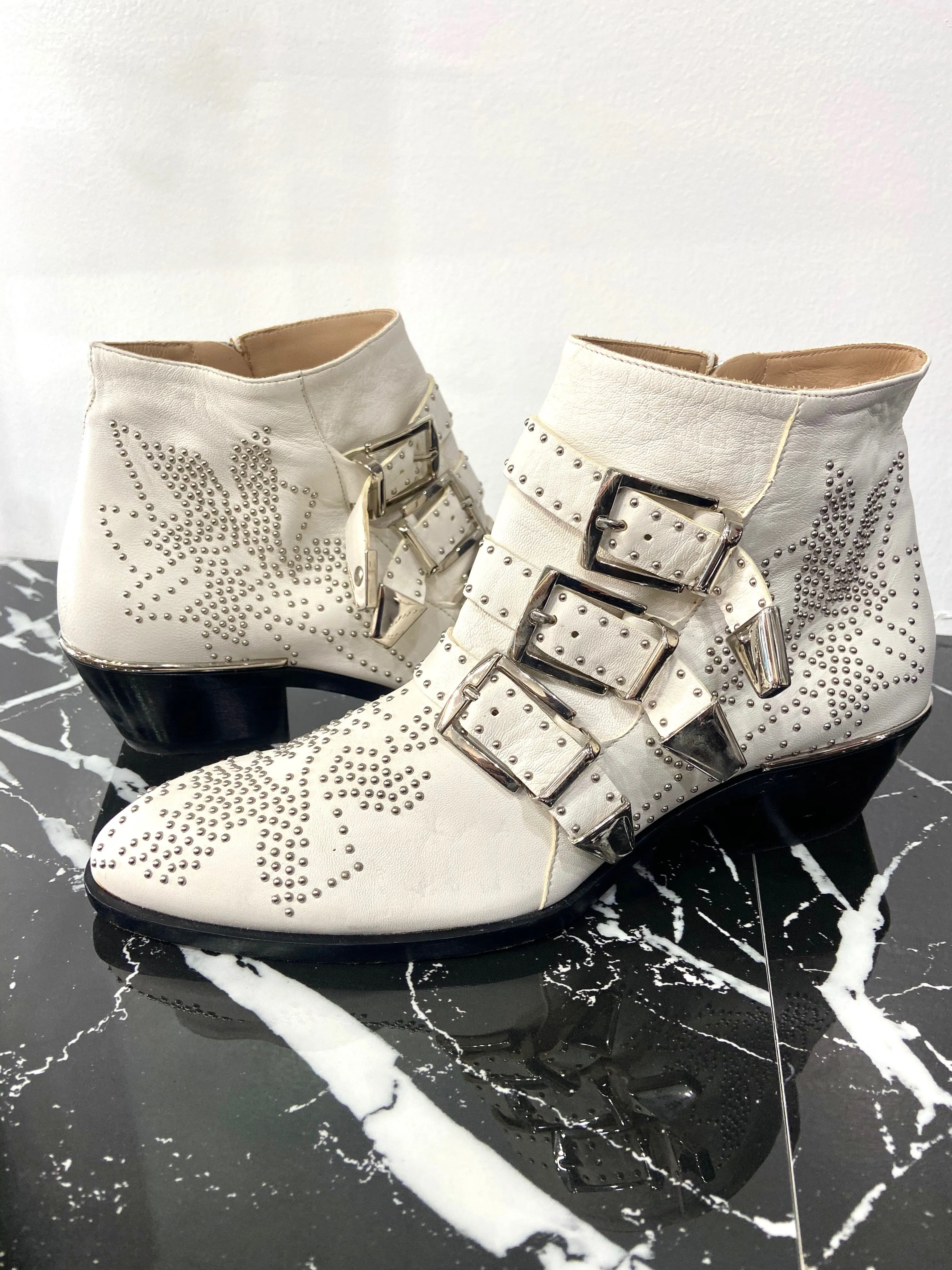 CHLOÉ STUDDED LEATHER SUSANNA ANKLE BOOTIES