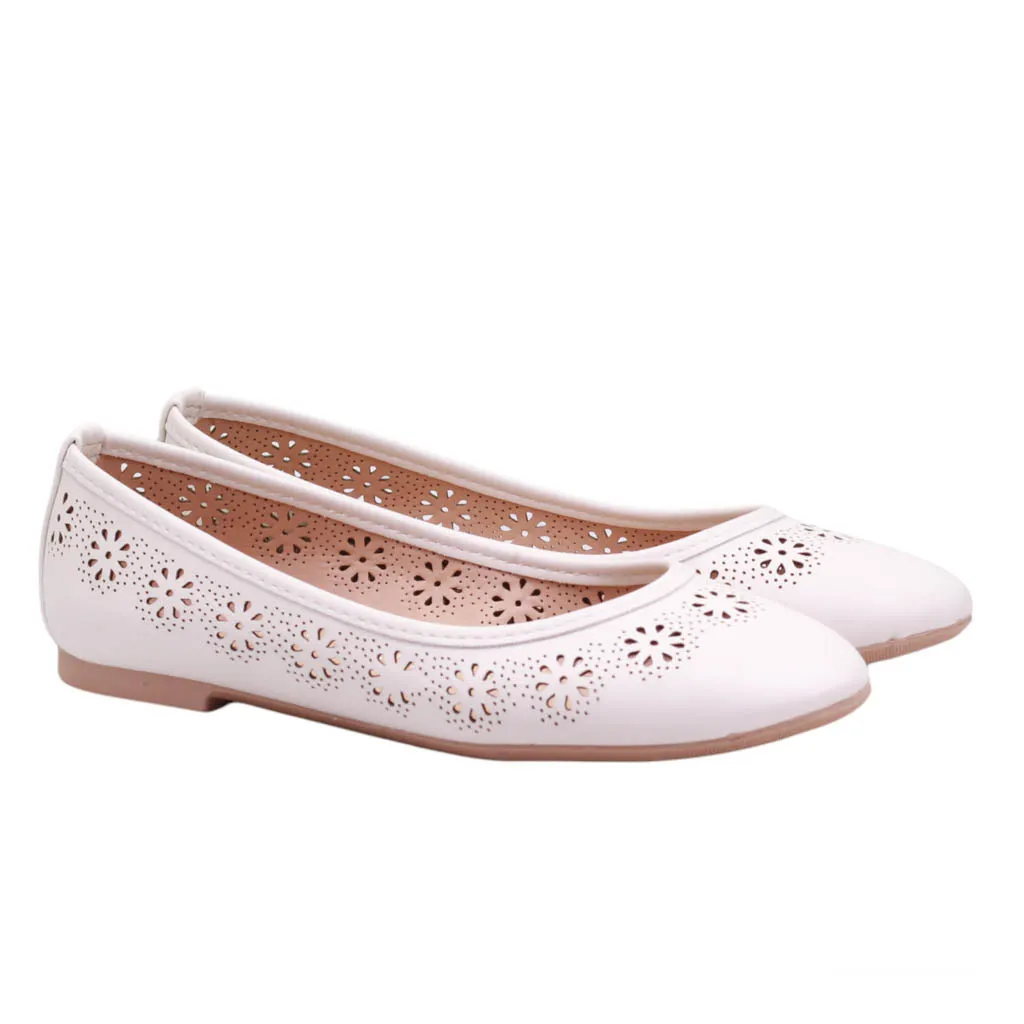 Flats para dama de corte con perforaciones y punta redonda