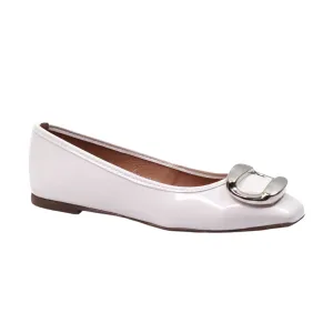 Flats para dama de piel lisa y tacon bajo, herraje frontal