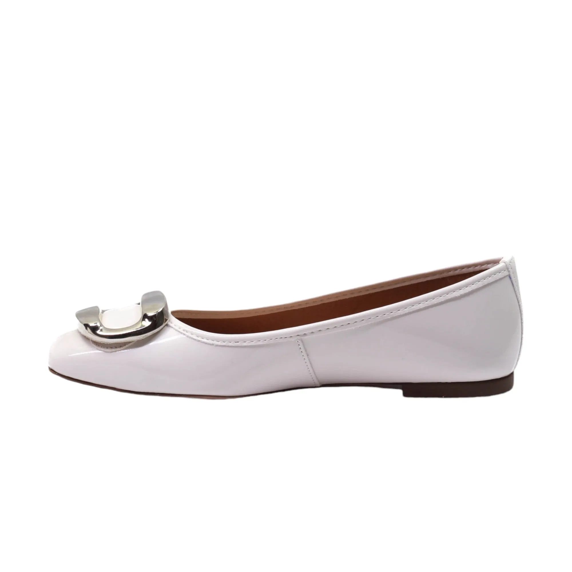 Flats para dama de piel lisa y tacon bajo, herraje frontal