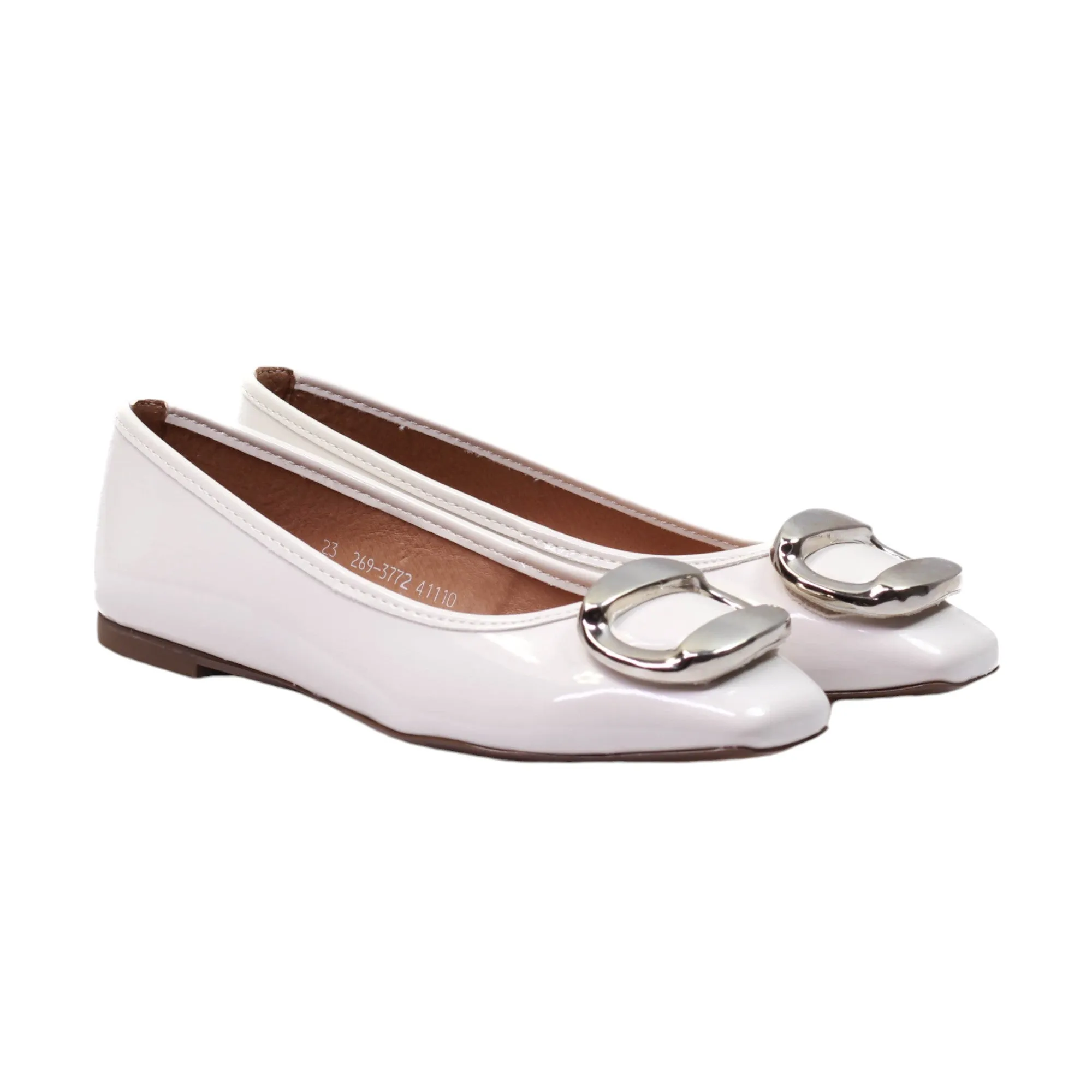 Flats para dama de piel lisa y tacon bajo, herraje frontal