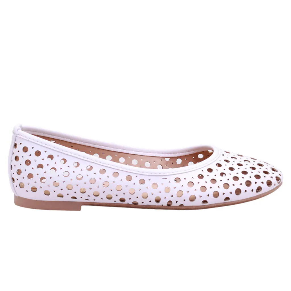 Flats para dama de punta redonda y corte con perforaciones circulares