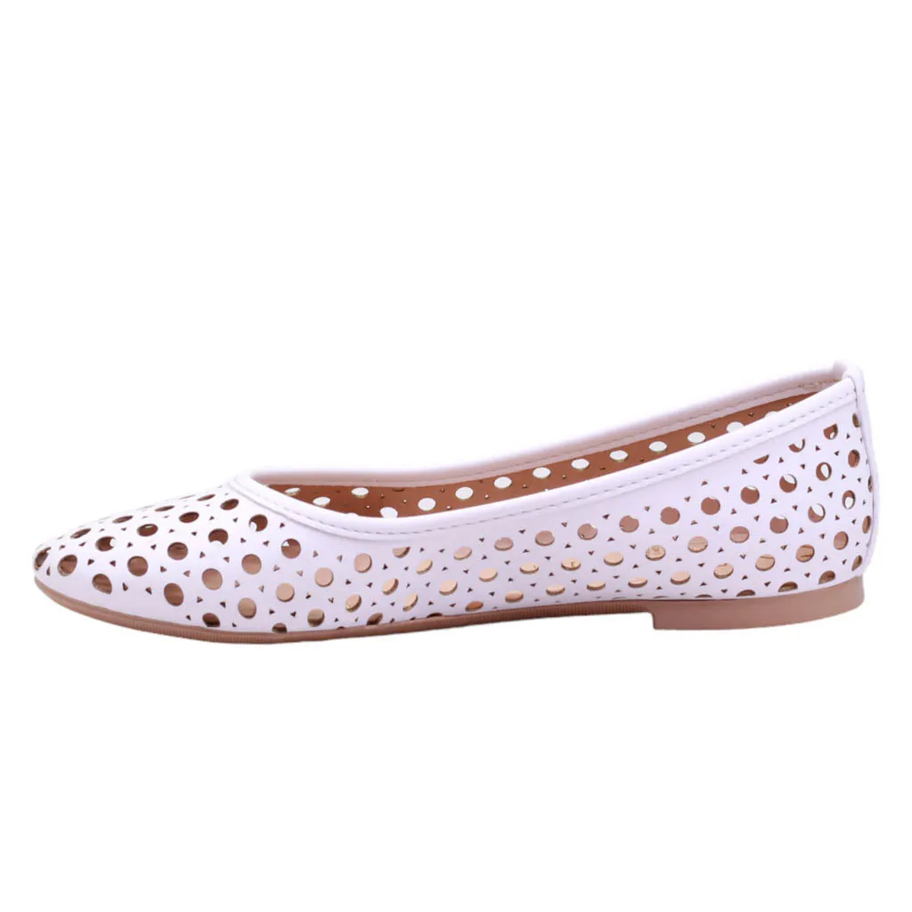 Flats para dama de punta redonda y corte con perforaciones circulares
