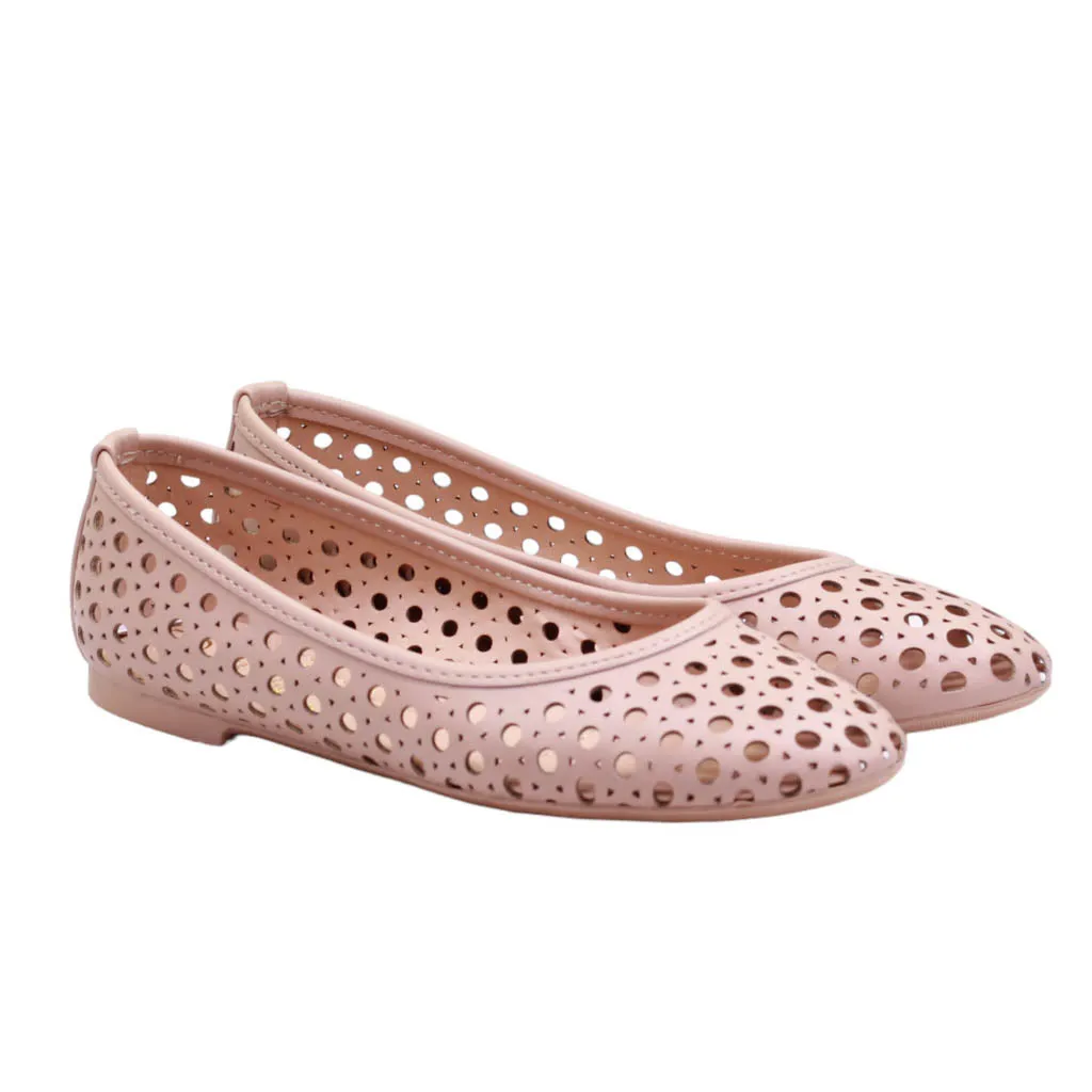 Flats para dama de punta redonda y corte con perforaciones circulares