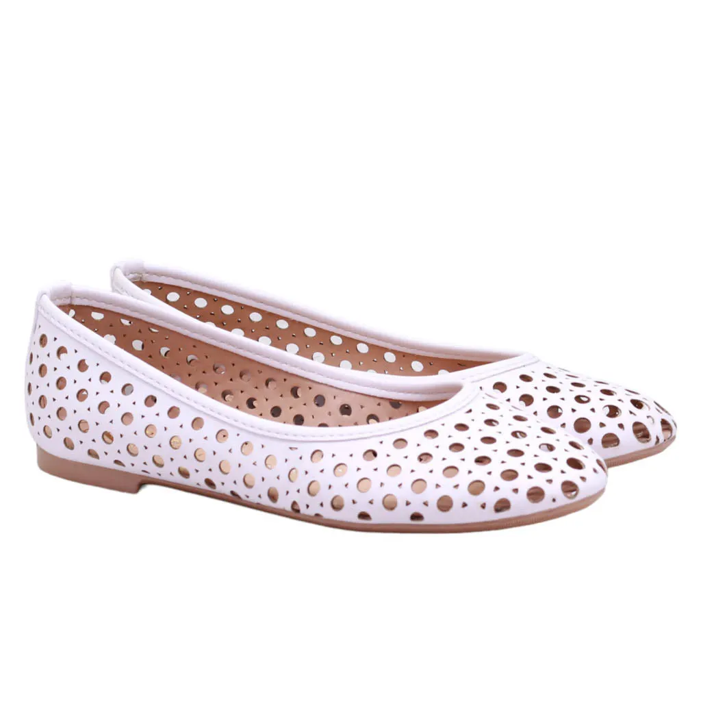 Flats para dama de punta redonda y corte con perforaciones circulares