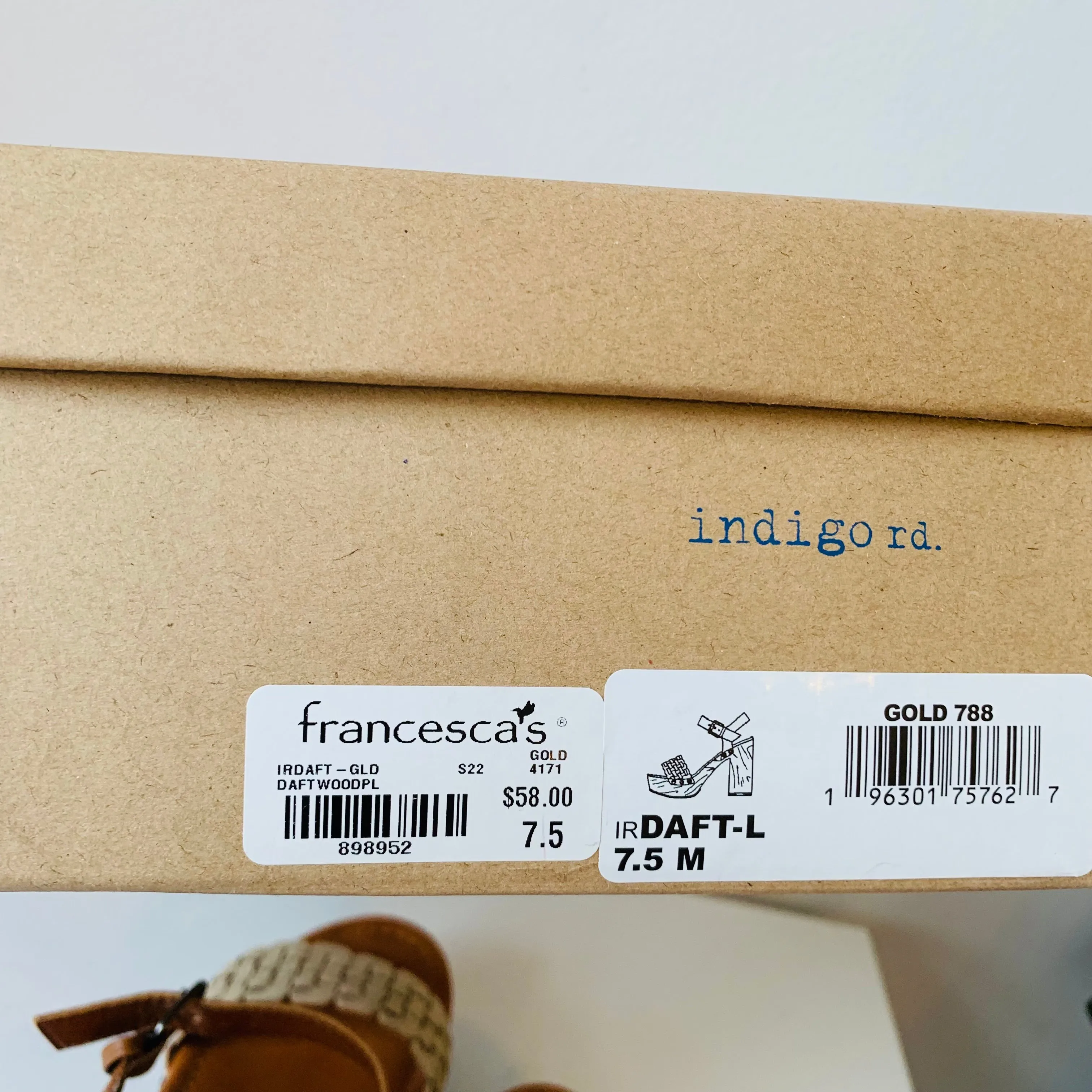 Indigo Rd Daft Wooden Platform Heel Sandals Size 7.5 IDRAFT