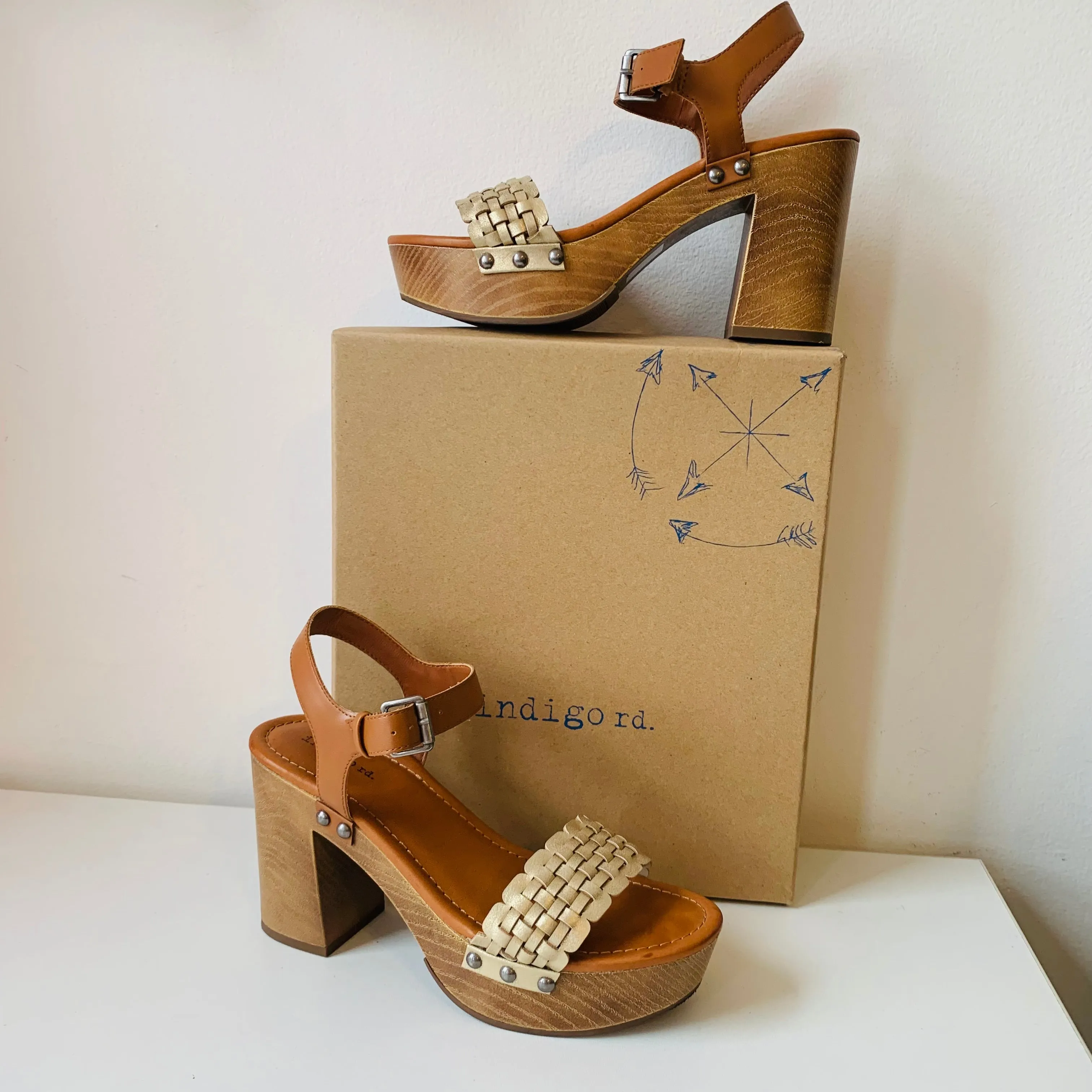 Indigo Rd Daft Wooden Platform Heel Sandals Size 7.5 IDRAFT