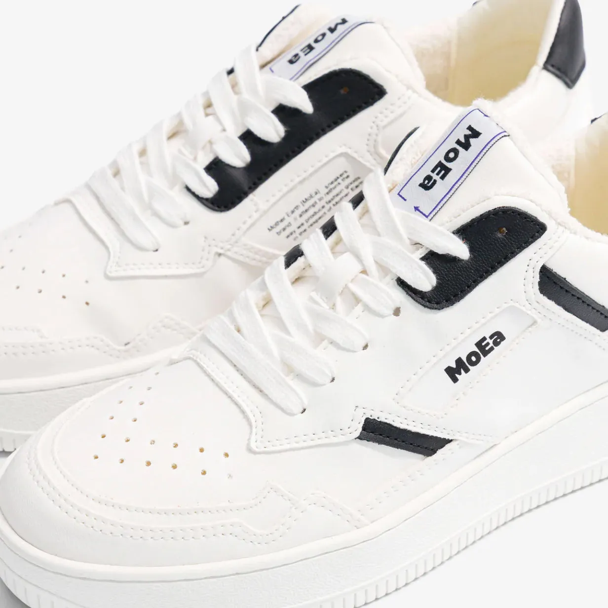 MoEa | GEN1 Grape Vegan Sneakers | Black & White